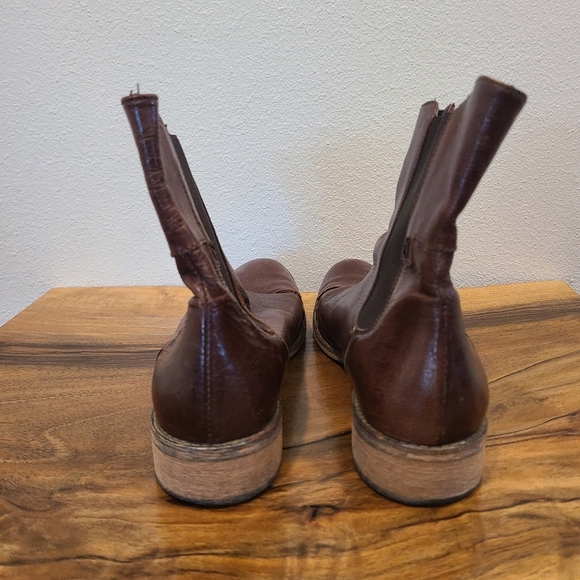 Charles David Brown Leather Chelsea Boots - Picture 3 of 9